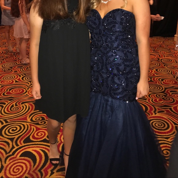 Formal gown - Picture 4 of 4